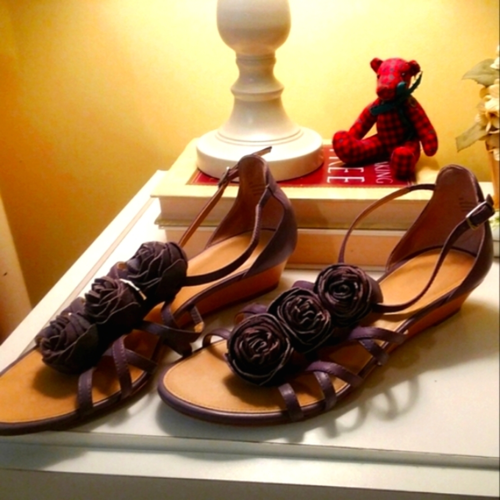 Ladies Talbots Plum Leather Sandals 6M